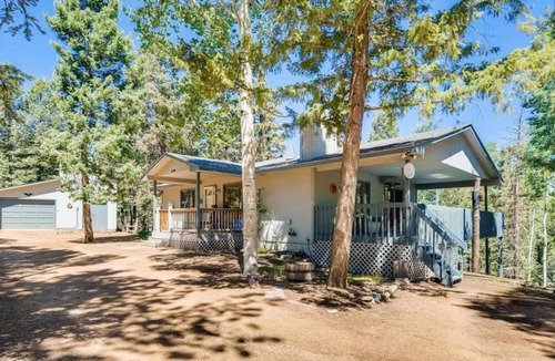 Spring Valley House | Popular Mountain Lodge among aspen trees! Hot tub!