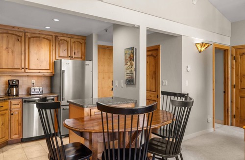 Snowmass Village Condo | Popular Snowmass Condo with HT/Wood FP/Balcony W/Grill/Parking. Great Rates! Plan Your Summer Now!