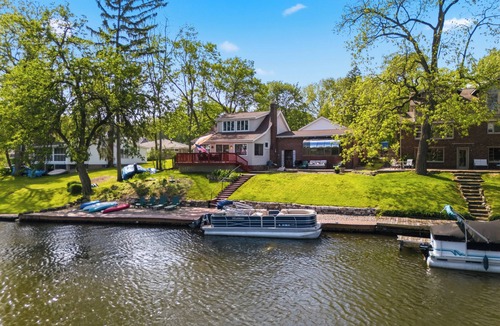 New Franklin House | Portage Lakes Getaway - 5 Bedroom Lakefront Home