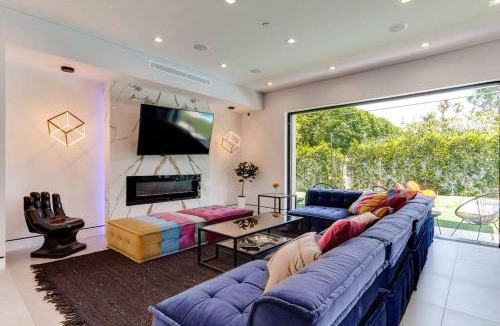 Encino Villa | Posh Luxury Modern Home with Pool Spa and Rooftop Deck
