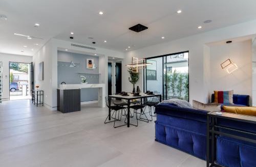 Encino Villa | Posh Luxury Modern Home with Pool Spa and Rooftop Deck