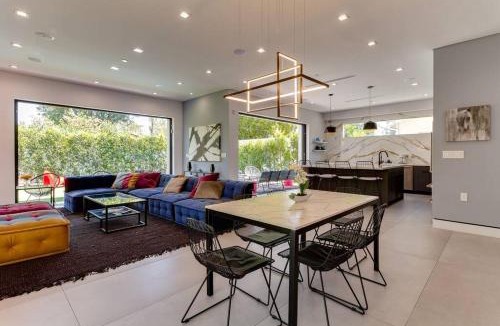 Encino Villa | Posh Luxury Modern Home with Pool Spa and Rooftop Deck