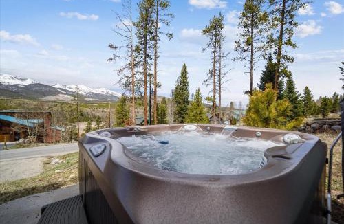 Breckenridge House | Powder Moose Villa, Stunning Mountain Views from this Private Home with Hot Tub