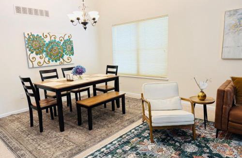 Cuyahoga Falls Villa | Premier 3BR Retreat - CVNP, Blossom & Boston Hills