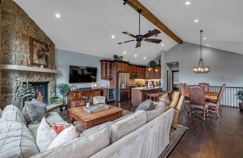 Keystone House | Premium Townhome - Walking Distance to Mountain Access