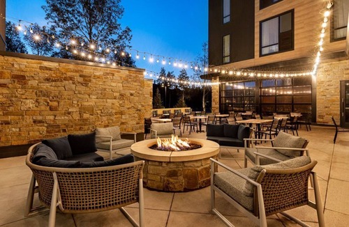 Silverthorne House | Presidential Suite in Downtown Silverthorne, stunning views, walk to Bluebird