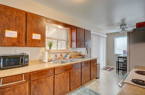 Eiber House | Prime Location - 10Mins to Redrocks - 8 Minutes to Downtown - Fenced yard