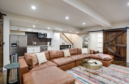Windsor House | Prime Location | EV Outlet | Pets Ok - Sleeps 14