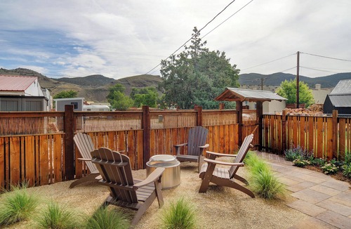 Salida House | Prime Location Fire Pit Private, Landscaped Backyard