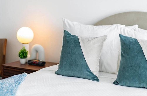 West Avenue Hotel | Prime Miami Queen Studio | nr Lincoln Road & Miami Beach