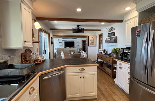 Beulah House | PRIME SUMMER & FALL OPENINGS-BEAUTIFUL LAKE RETREAT-SLEEPS 20