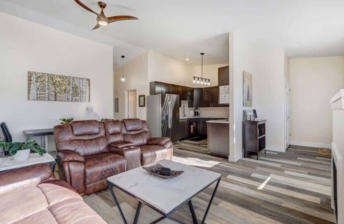 Buena Vista Condo | Princeton View! Posh Downtown King Workspace!