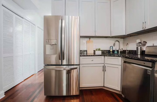 West Ridge House | Pristine 2BD - 2.5BD Duplex - Chicago - Free Parking