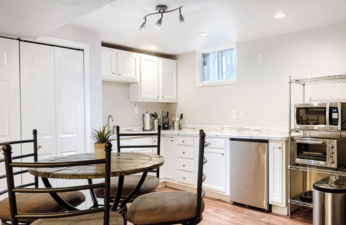 Devil's Thumb - Rolling Hill House | Private 2-Bedroom Garden Level Suite in Boulder Home, Great Views & Trail Access