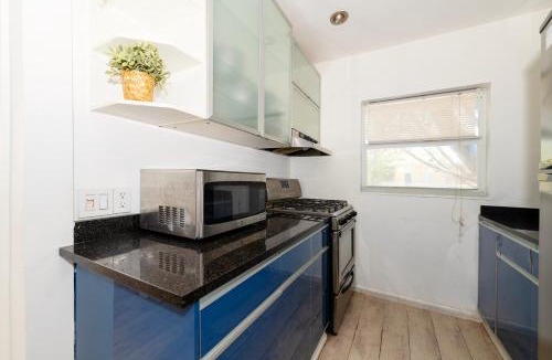 Almont Apartment | Private apartment Michigan avenue