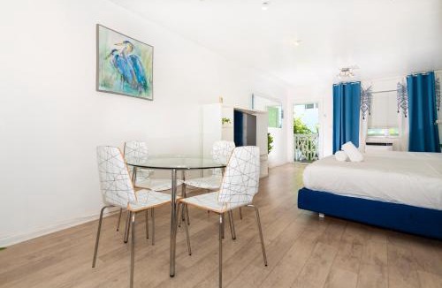 Almont Apartment | Private apartment Michigan avenue