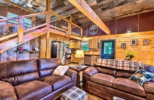 Elmdale House | Private Chase County Cabin on Middle Creek!