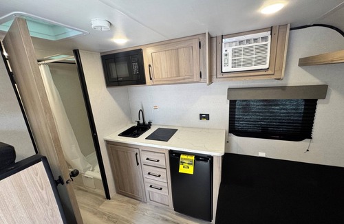 San Bernardino House | Private Cozy Coleman RV with Full Bath near Rim of the World & City Views