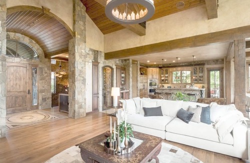 Silverthorne House | Private Estate 🏔️ 9,400 sq ft ✨ Game Room 🎱 Steam Sauna 💦 1.5 Acres 🧖‍♀️ Spa