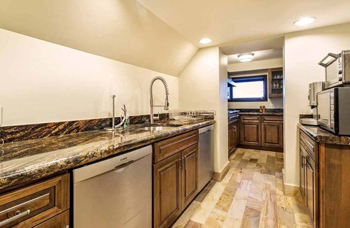 Starwood House | Private Estate | Starwood Aspen | 4-Peak Views | Hot Tub | By Cuvée