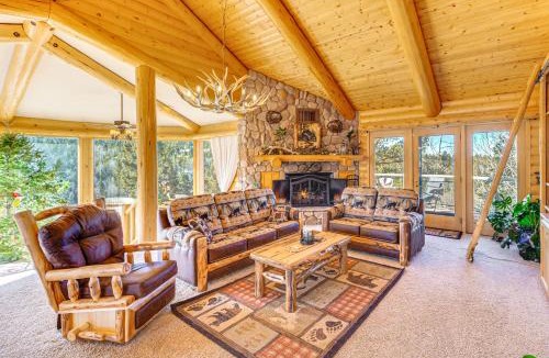 Florissant House | Private Fishing Pond: Mtn-View Home in Florissant!