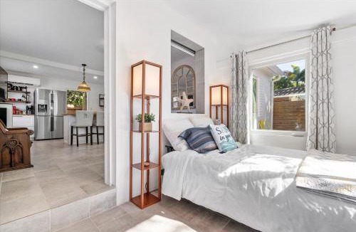 Croissant Park House | Private Fort Lauderdale cottage