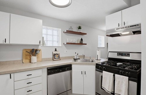 Tremont Apartment | Private guest suite in the heart of Tremont