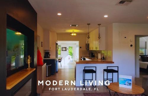 South Middle River House | Private Heated Plunge Pool Spa and Secluded Patio - Fort Lauderdale