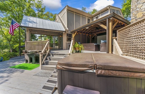 Green Hills House | Private Hot Tub ~ Fire Pit ~ 5 Miles to Downtown