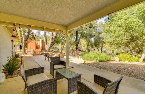 Mariposa House | Private Lake, Hot Tub & EV Charger: Mariposa Home!
