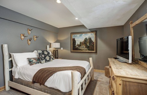 Blue River Cabin | Private log cabin in the woods with everything you come to Colorado for