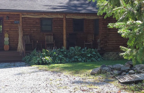 Austinburg House | Private Log Home w/5 bedrooms-Fishing, Golf, Wineries,Hot Tub, in Rock Creek