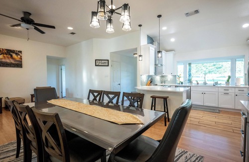 Dripping Springs House | Private Luxury Getaway | Fire Pit | Near Weddings