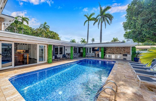 Harbor Beach House | Private neighborhood | Heated Pool | Walk To Beach | Lush Surroundings | Harbor Key |