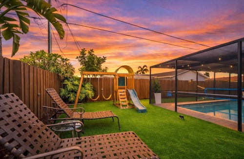 Sunrise House | Private Pool Oasis Sleeps 10 Near FLL