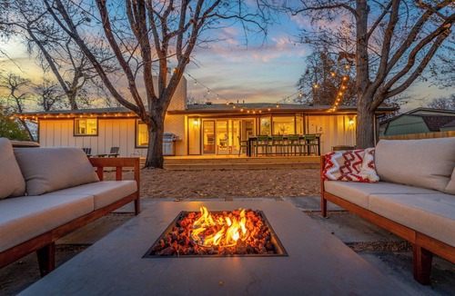 Northwest Arvada House | Private Spa Retreat for 17 Sauna, Hot Tub, Theater