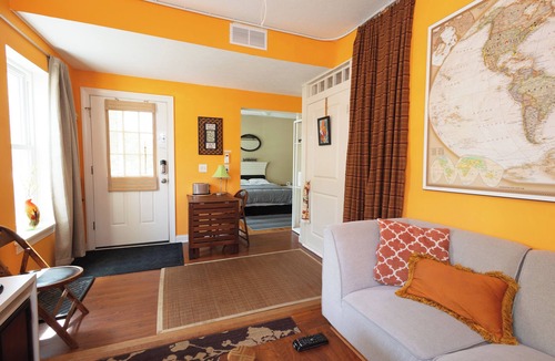 Oberlin House | Private Suite STEPS from Oberlin