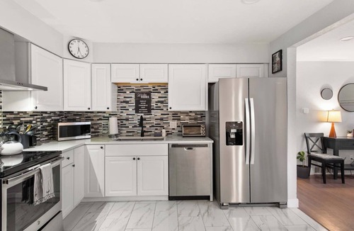 Lamar Heights Area House | Private Upper Unit Home, Pet Friendly, Min to DT
