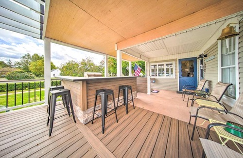 Ashtabula House | Private Waterfront Lake Erie Home w/BBQ Patio