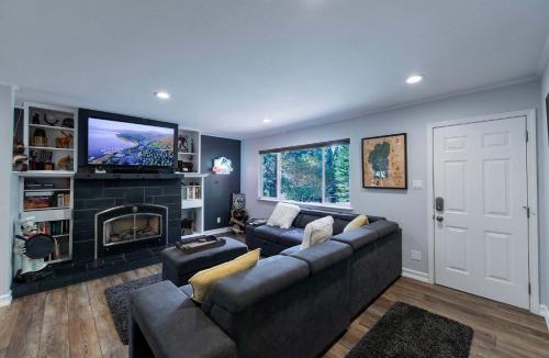 South Lake Tahoe House | Private Woods - Cottage for 4