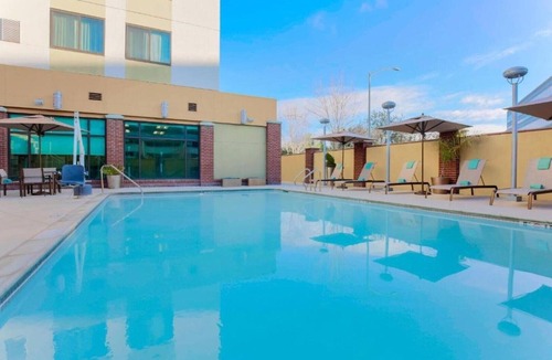 Campbell House | Pruneyard area business hotel just steps from VTA light rail