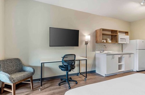 Pueblo Hotel | Pueblo Double Queen Studio + Free Breakfast & Gym