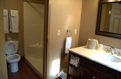 Put-in-Bay Hotel | Put in Bay Victory Station Hotel