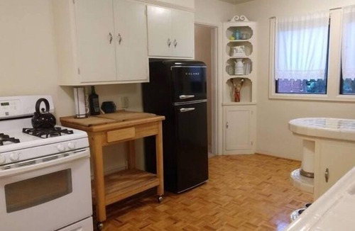 Eureka Apartment | Quaint 2-bedroom Apartment with safe offstreet parking in Eureka