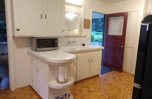 Eureka Apartment | Quaint 2-bedroom Apartment with safe offstreet parking in Eureka