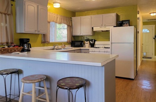 Pear Park Cottage | Quaint & Cozy Cottage: 3 Mi to Palisade Wineries!