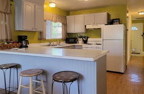Pear Park House | Quaint & Cozy Cottage: 3 Mi to Palisade Wineries!