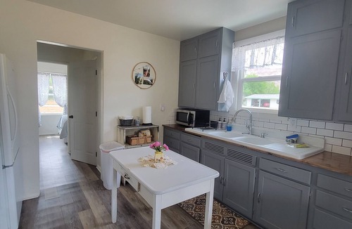 Palisade House | Quaint Farmhouse on Palisade Peach Orchard close to Wineries