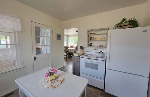 Palisade House | Quaint Farmhouse on Palisade Peach Orchard close to Wineries