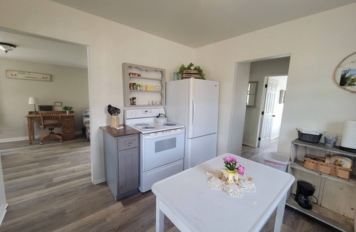 Palisade House | Quaint Farmhouse on Palisade Peach Orchard close to Wineries